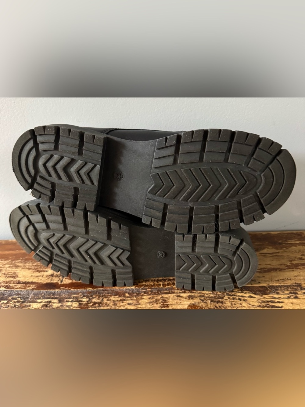 Divine Follie Women's Black Lace-Up Lug Sole Flats - Picture 6 of 7